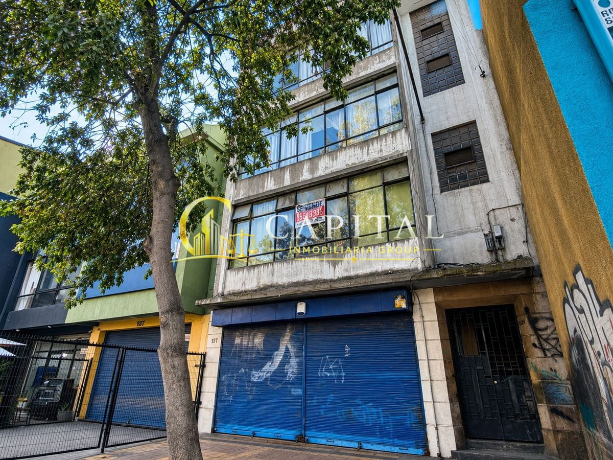 SE VENDE EDIFICIO Edificio de 434.27 m2 construidos, cada piso cuenta con 101 m2. (Año de construcción 1955)