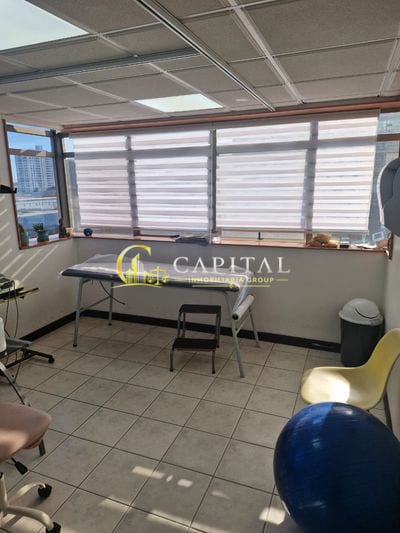 EXCELENTE OPORTUNIDAD "SE VENDE OFICINA EN EDIFICIO TAIRA" — foto 7